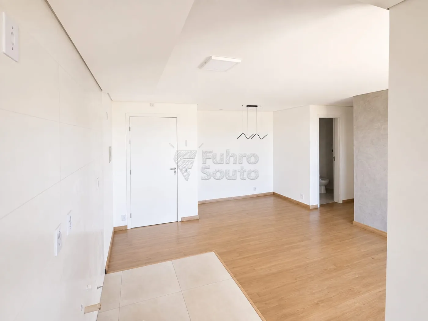 Comprar Apartamento / Padr&atilde;o em Pelotas R$ 360.000,00 - Foto 2