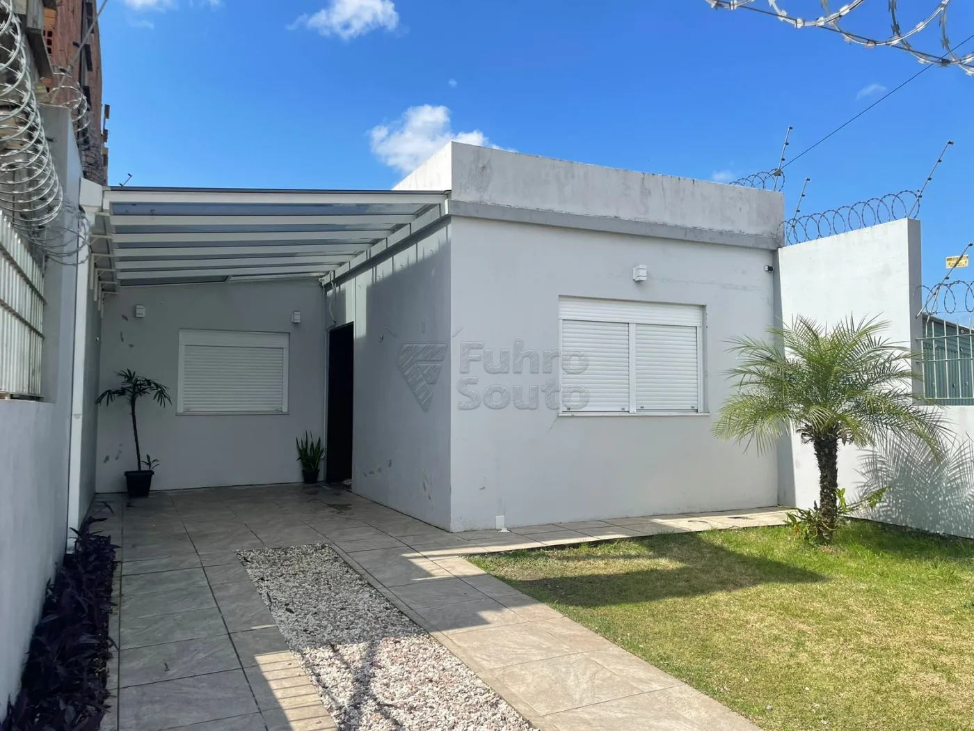 Comprar Casa / Padr&atilde;o em Pelotas R$ 350.000,00 - Foto 1