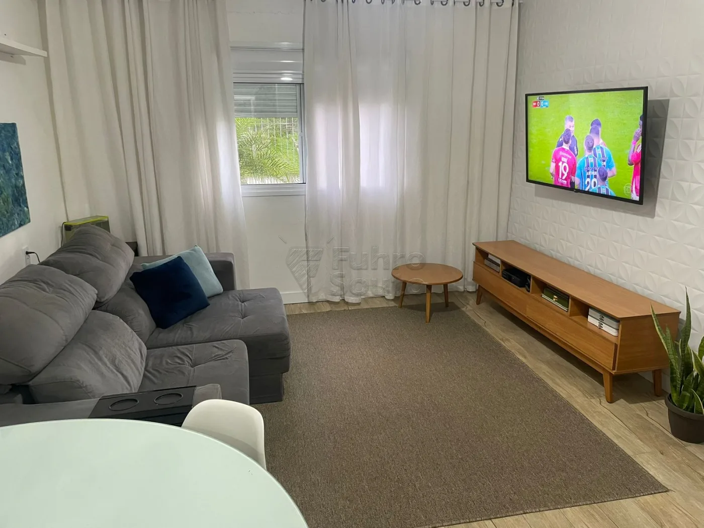 Comprar Casa / Padr&atilde;o em Pelotas R$ 350.000,00 - Foto 2