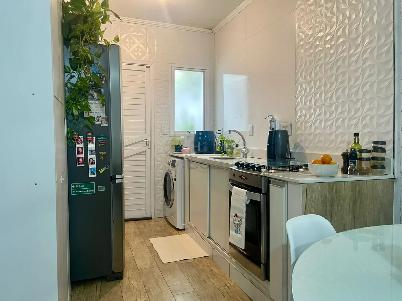 Comprar Casa / Padr&atilde;o em Pelotas R$ 350.000,00 - Foto 3