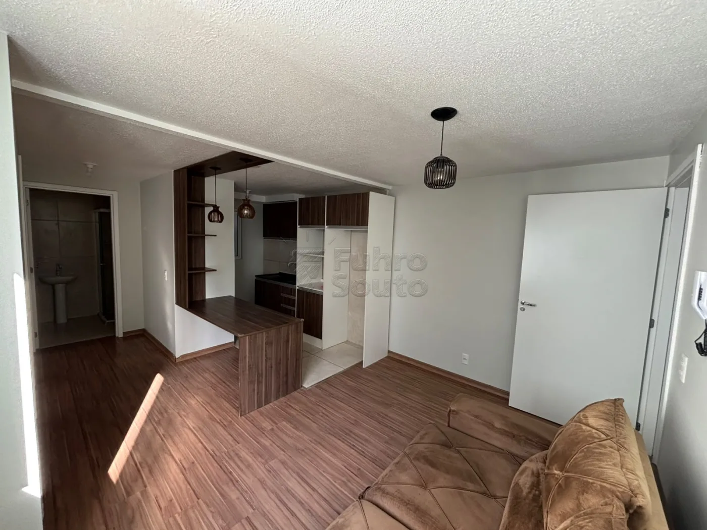 Comprar Apartamento / Padr&atilde;o em Pelotas R$ 160.000,00 - Foto 3