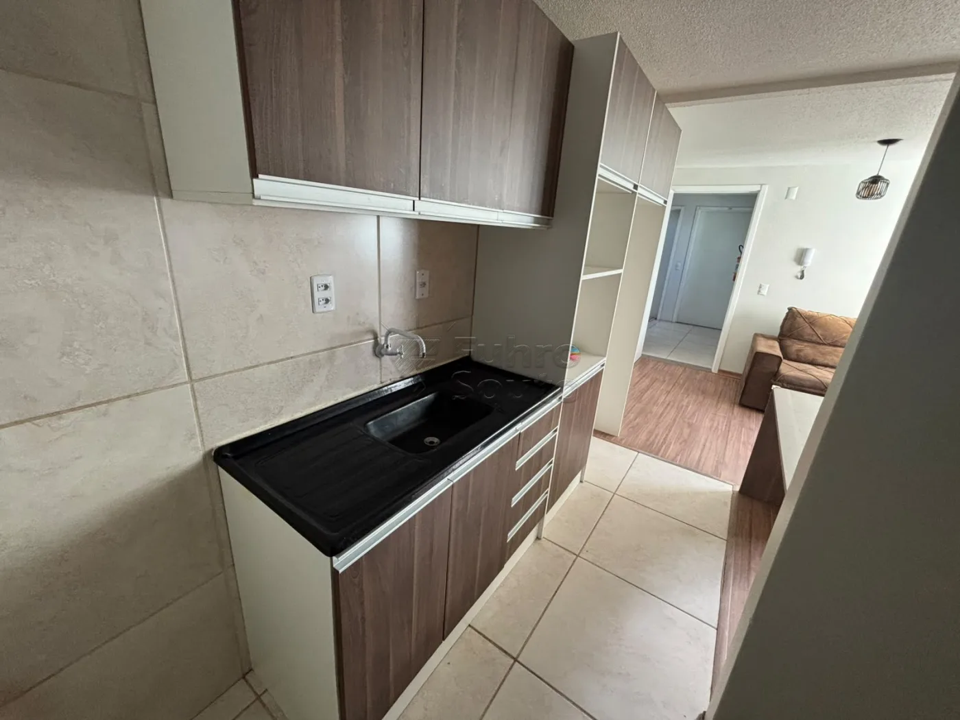 Comprar Apartamento / Padr&atilde;o em Pelotas R$ 160.000,00 - Foto 4