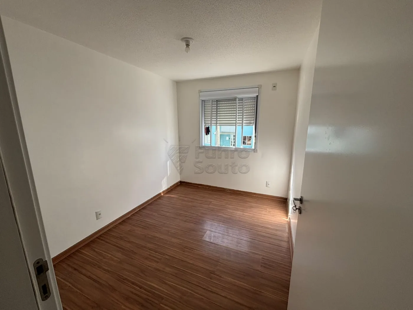 Comprar Apartamento / Padr&atilde;o em Pelotas R$ 160.000,00 - Foto 5