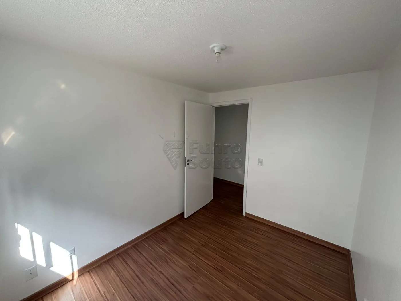 Comprar Apartamento / Padr&atilde;o em Pelotas R$ 160.000,00 - Foto 6