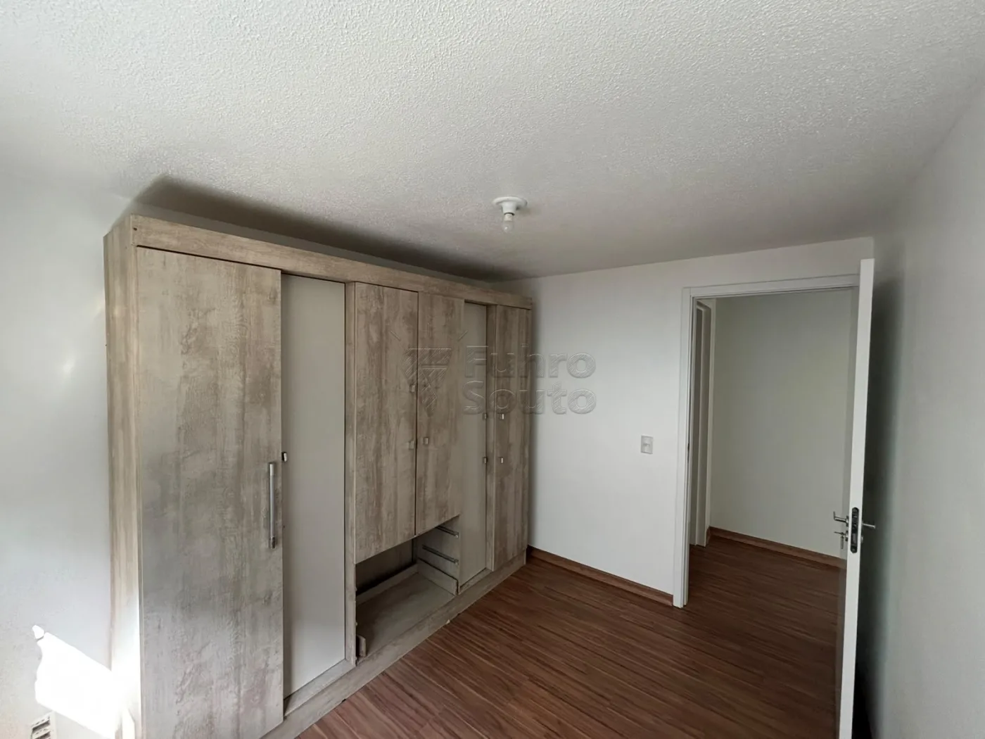 Comprar Apartamento / Padr&atilde;o em Pelotas R$ 160.000,00 - Foto 8