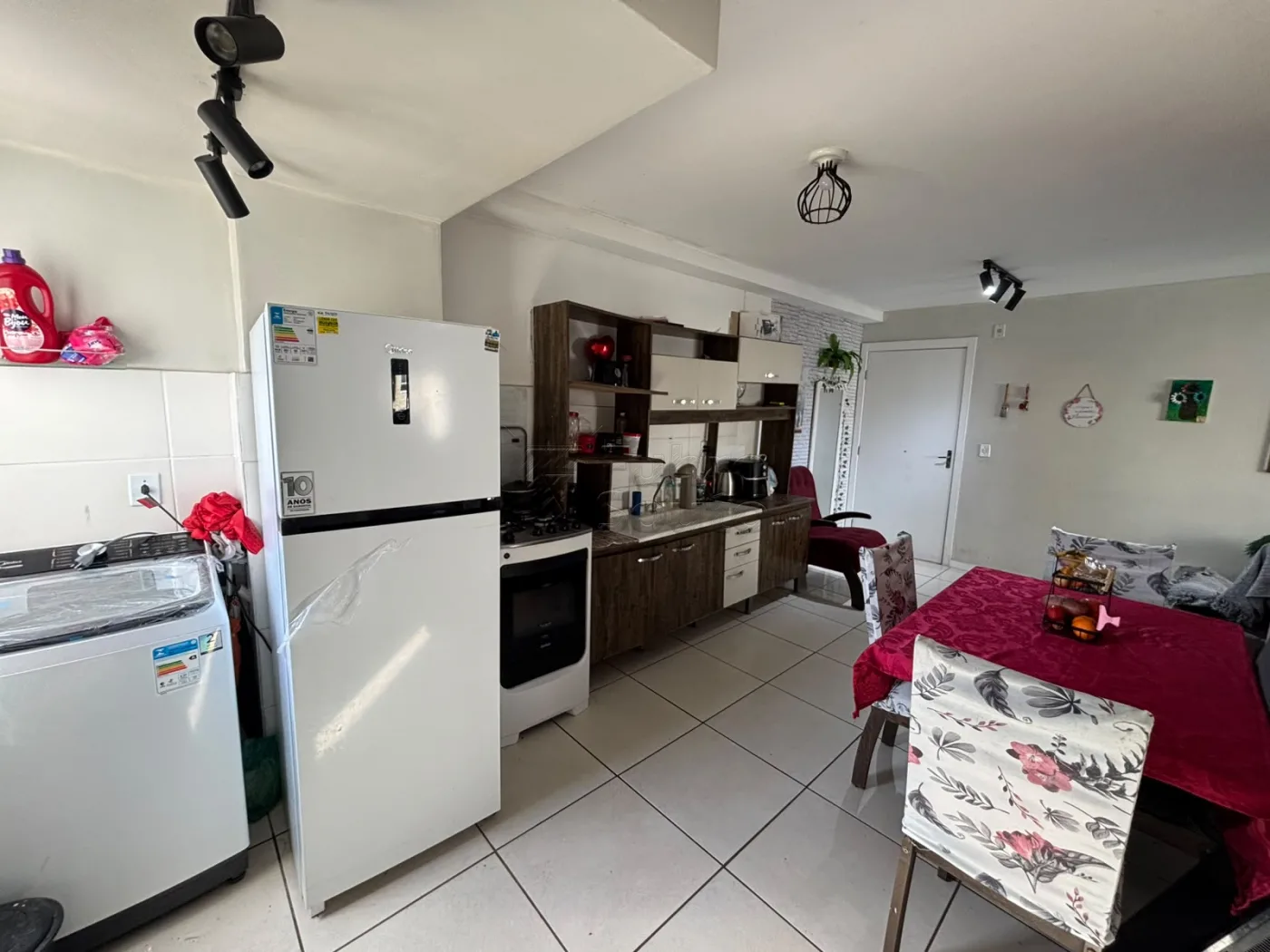 Comprar Apartamento / Padr&atilde;o em Pelotas R$ 160.000,00 - Foto 3