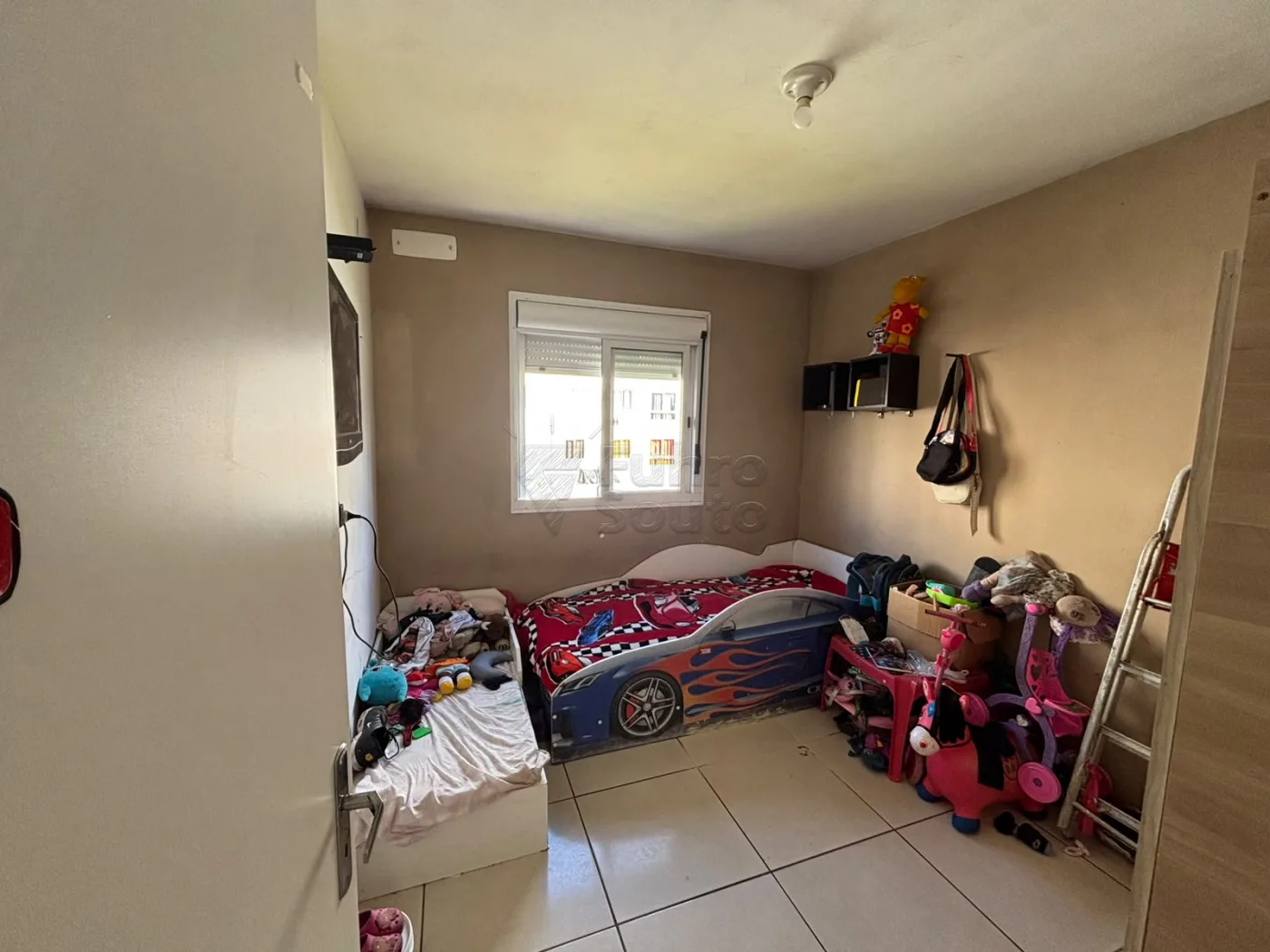 Comprar Apartamento / Padr&atilde;o em Pelotas R$ 160.000,00 - Foto 4