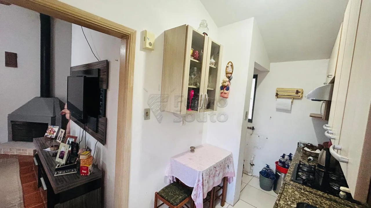 Comprar Apartamento / Padr&atilde;o em Pelotas R$ 217.000,00 - Foto 4