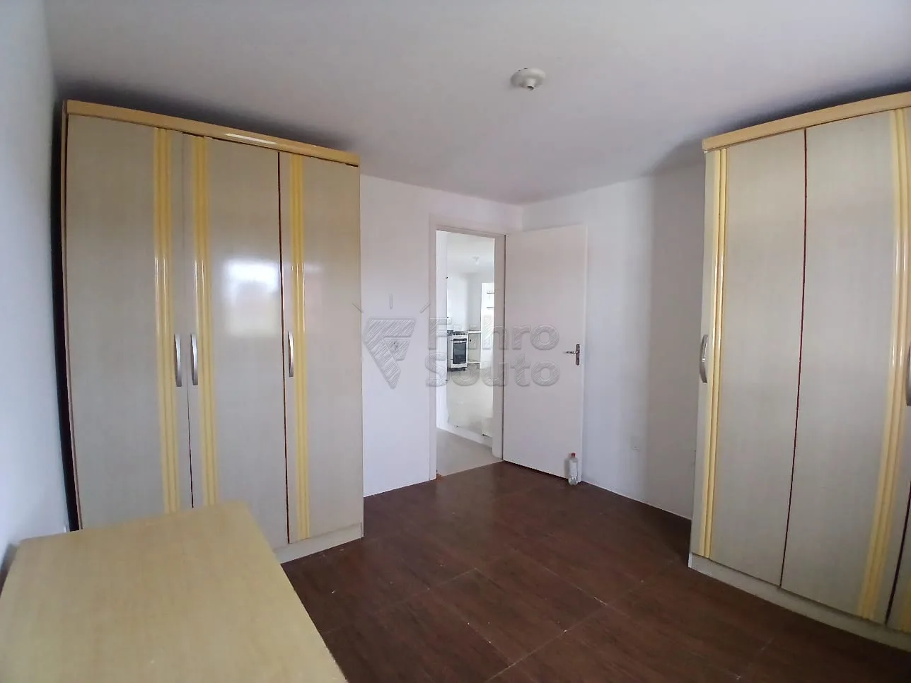 Comprar Apartamento / Padr&atilde;o em Pelotas R$ 150.000,00 - Foto 3