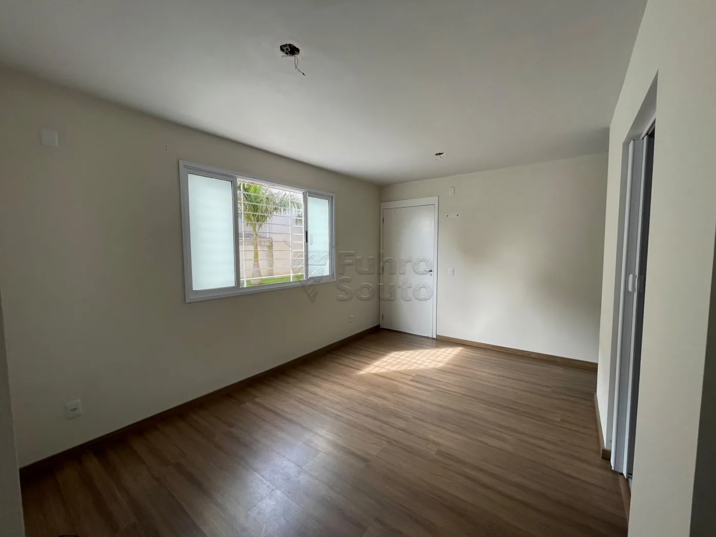 Comprar Apartamento / Padr&atilde;o em Pelotas R$ 180.000,00 - Foto 1
