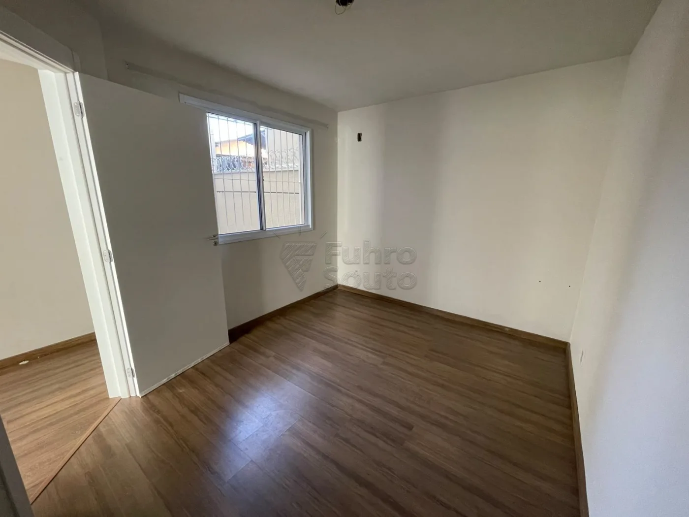 Comprar Apartamento / Padr&atilde;o em Pelotas R$ 180.000,00 - Foto 3