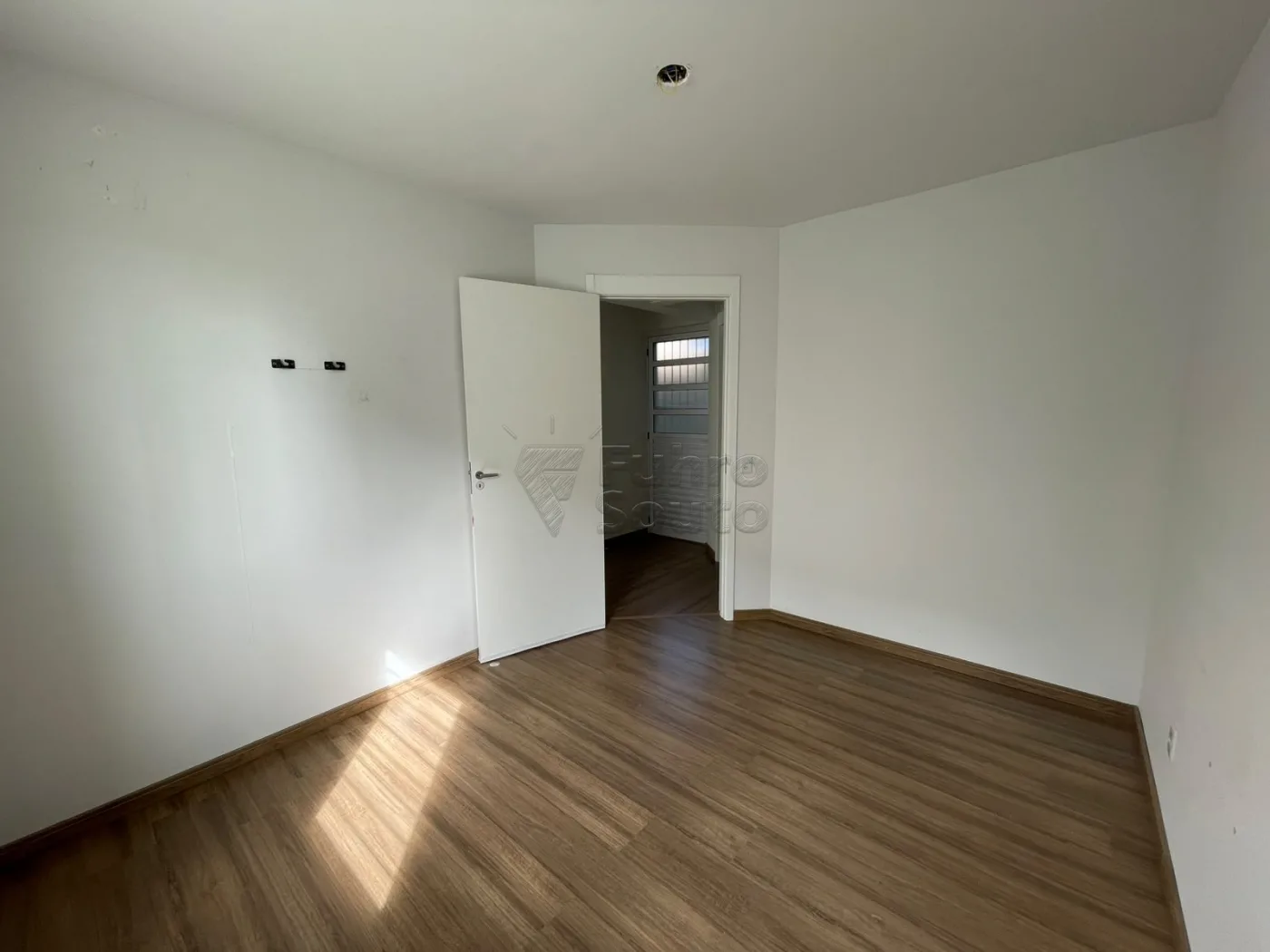 Comprar Apartamento / Padr&atilde;o em Pelotas R$ 180.000,00 - Foto 4