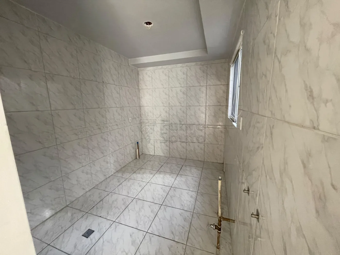 Comprar Apartamento / Padr&atilde;o em Pelotas R$ 180.000,00 - Foto 11