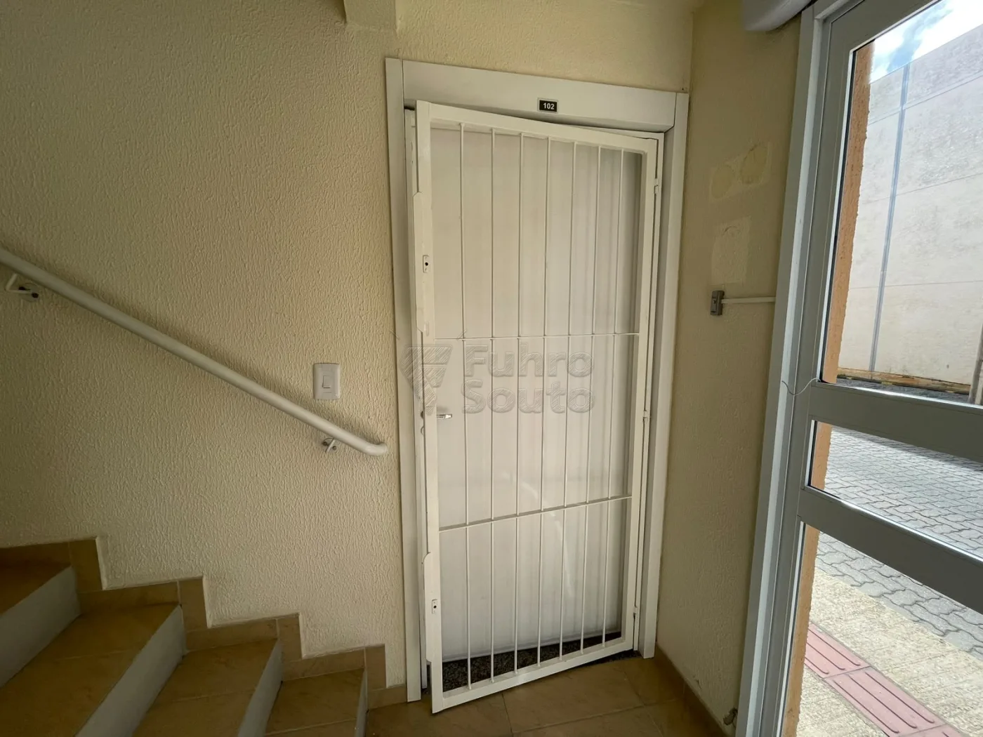 Comprar Apartamento / Padr&atilde;o em Pelotas R$ 180.000,00 - Foto 12