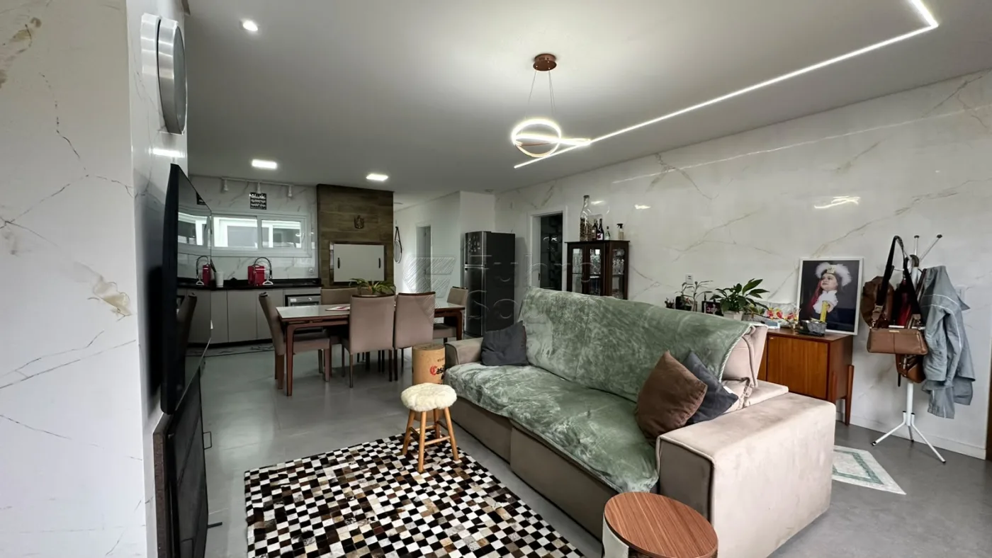 Comprar Casa / Padr&atilde;o em Pelotas R$ 970.000,00 - Foto 2