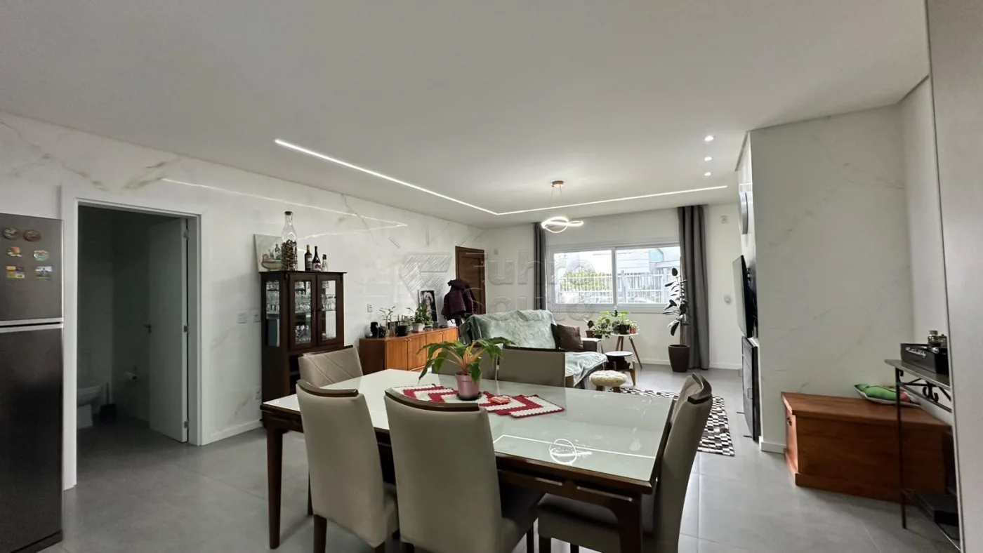 Comprar Casa / Padr&atilde;o em Pelotas R$ 970.000,00 - Foto 3