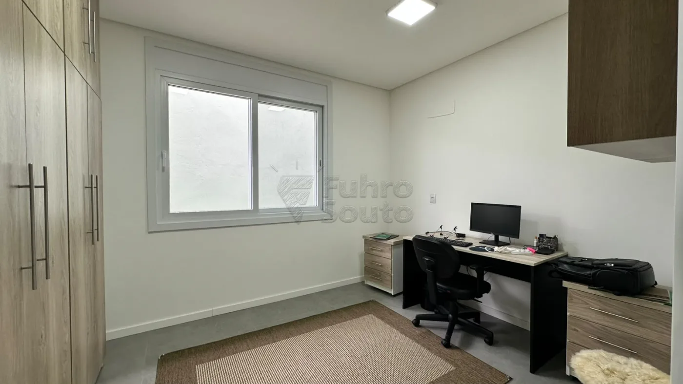 Comprar Casa / Padr&atilde;o em Pelotas R$ 970.000,00 - Foto 8