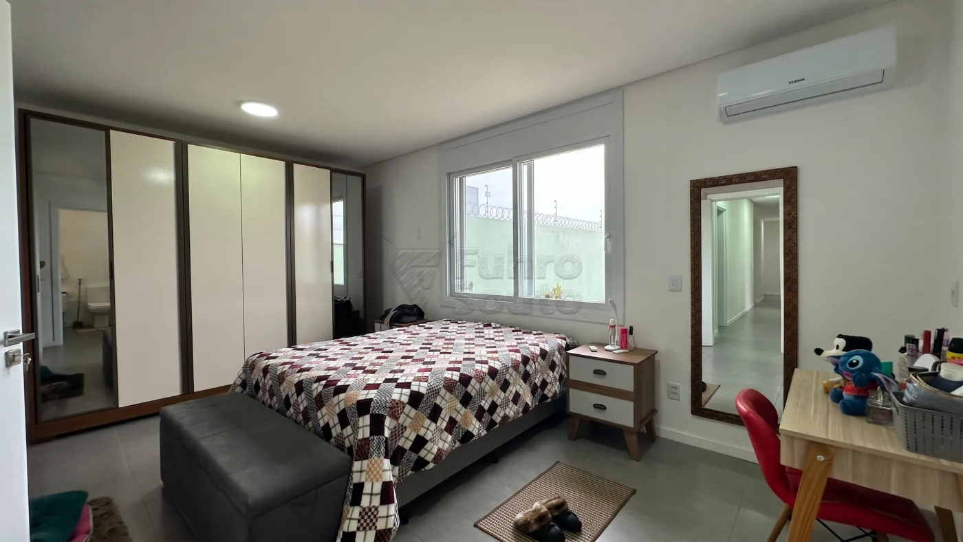 Comprar Casa / Padr&atilde;o em Pelotas R$ 970.000,00 - Foto 9