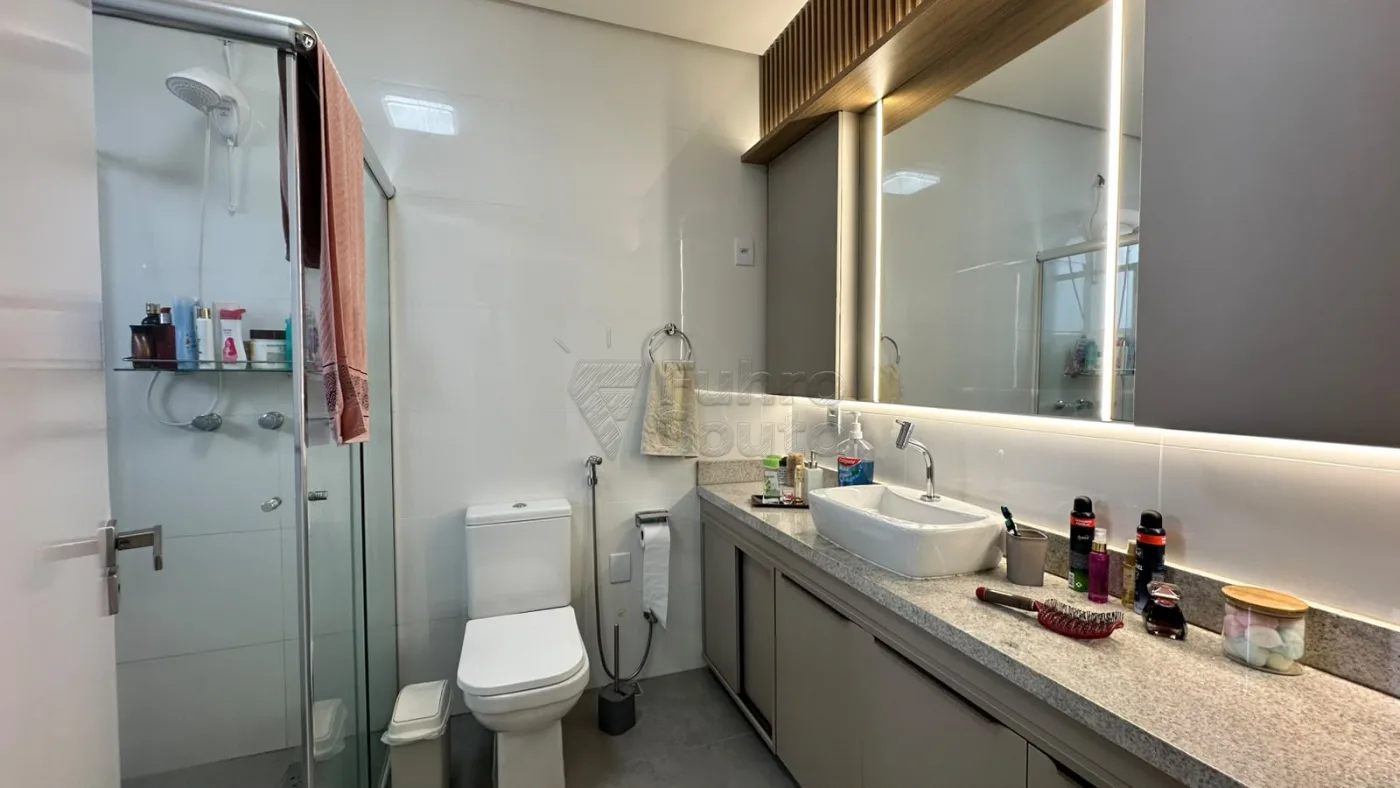 Comprar Casa / Padr&atilde;o em Pelotas R$ 970.000,00 - Foto 10