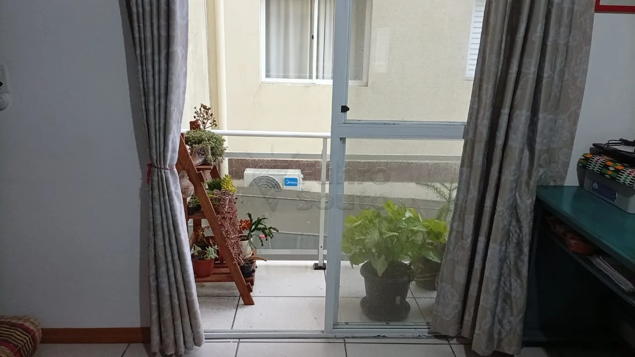 Comprar Apartamento / Padr&atilde;o em Pelotas R$ 170.000,00 - Foto 3