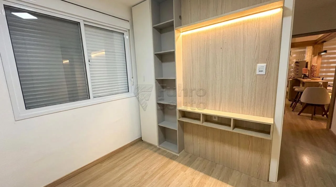 Comprar Apartamento / Padr&atilde;o em Pelotas R$ 330.000,00 - Foto 10