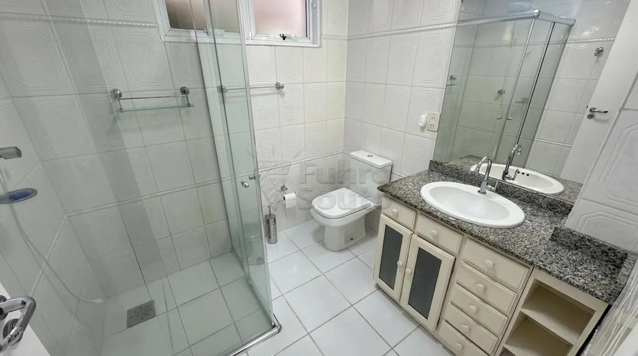 Comprar Apartamento / Padr&atilde;o em Pelotas R$ 330.000,00 - Foto 11