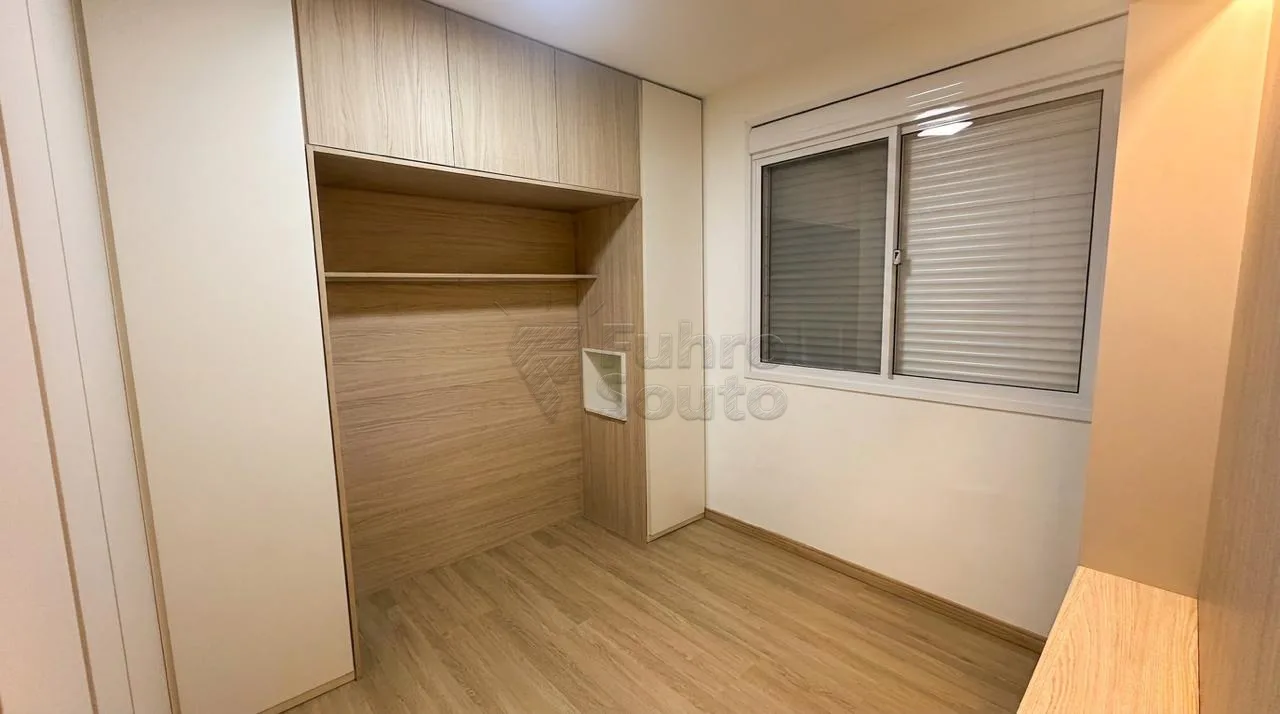 Comprar Apartamento / Padr&atilde;o em Pelotas R$ 330.000,00 - Foto 9