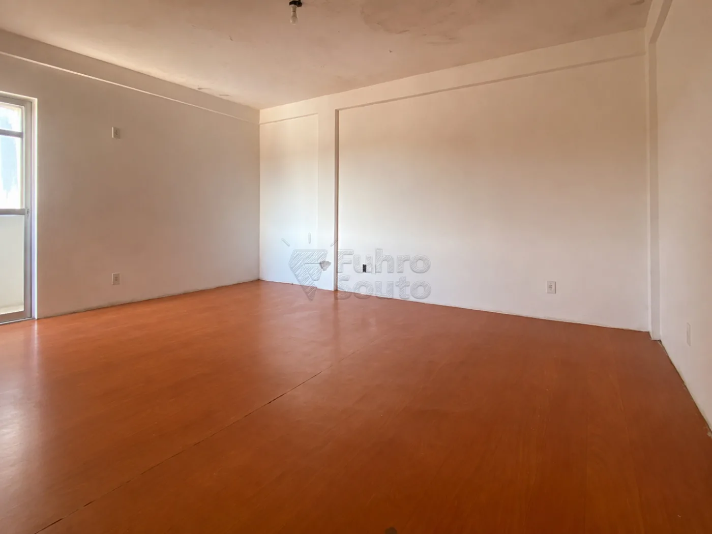 Comprar Casa / Padr&atilde;o em Pelotas R$ 380.000,00 - Foto 1