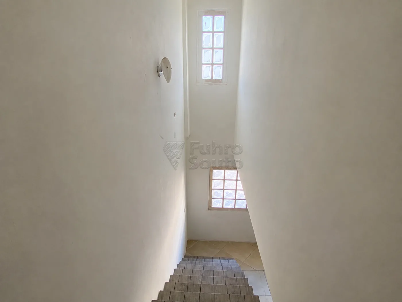 Comprar Casa / Padr&atilde;o em Pelotas R$ 380.000,00 - Foto 5