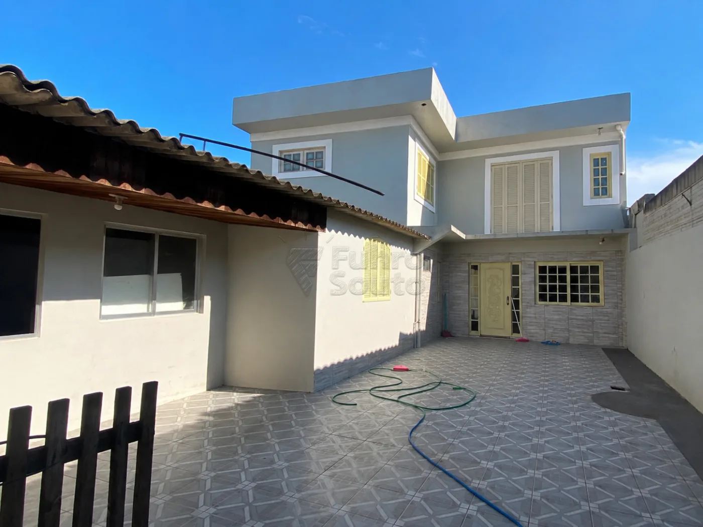 Comprar Casa / Padr&atilde;o em Pelotas R$ 380.000,00 - Foto 8