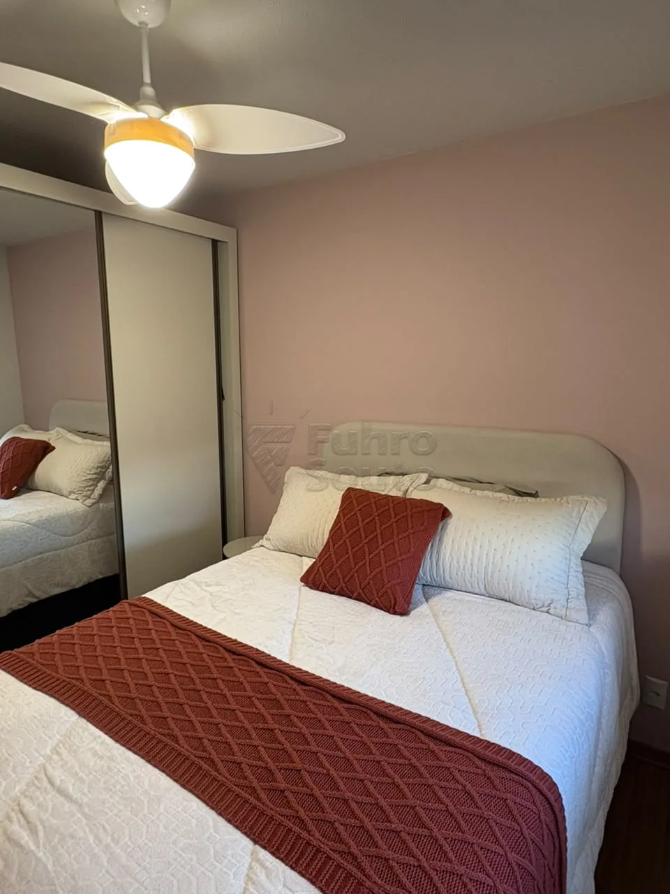 Comprar Apartamento / Padr&atilde;o em Pelotas R$ 195.000,00 - Foto 1