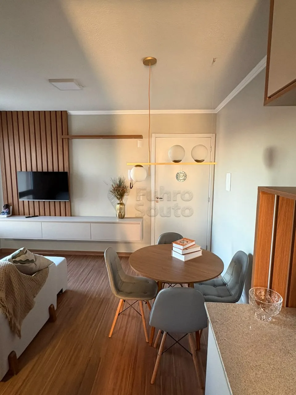 Comprar Apartamento / Padr&atilde;o em Pelotas R$ 195.000,00 - Foto 4