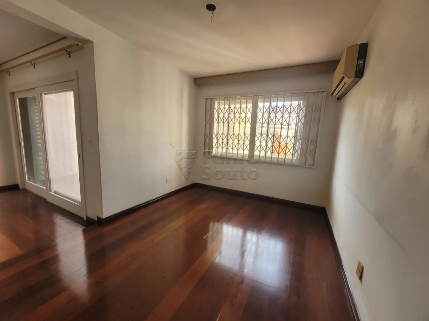 Comprar Casa / Padr&atilde;o em Pelotas R$ 1.180.000,00 - Foto 3