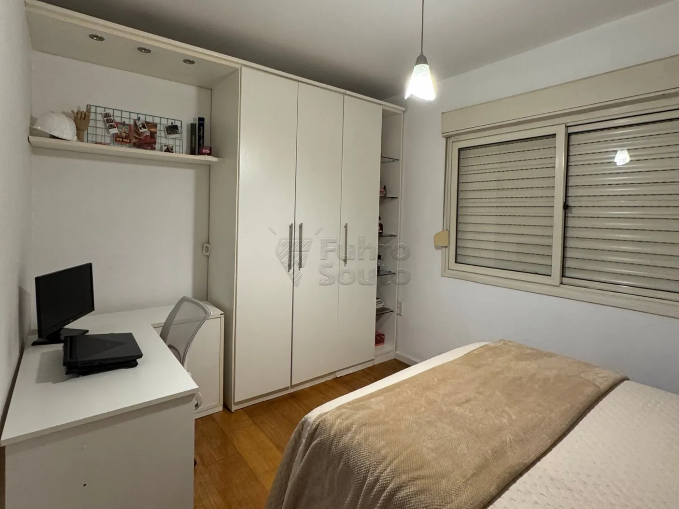 Comprar Apartamento / Padr&atilde;o em Pelotas R$ 380.000,00 - Foto 5