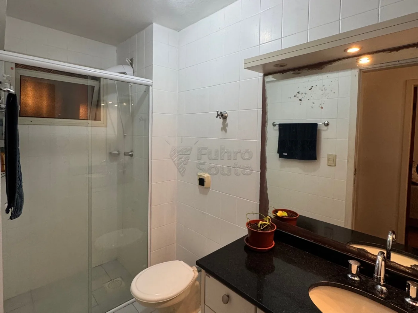 Comprar Apartamento / Padr&atilde;o em Pelotas R$ 380.000,00 - Foto 8