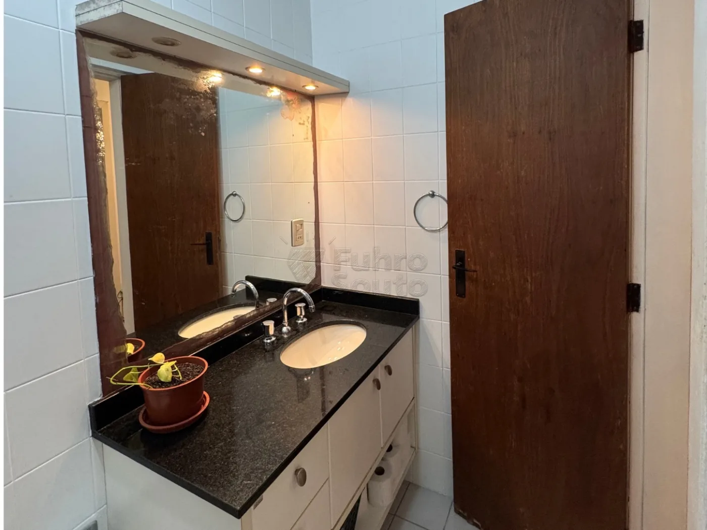 Comprar Apartamento / Padr&atilde;o em Pelotas R$ 380.000,00 - Foto 10