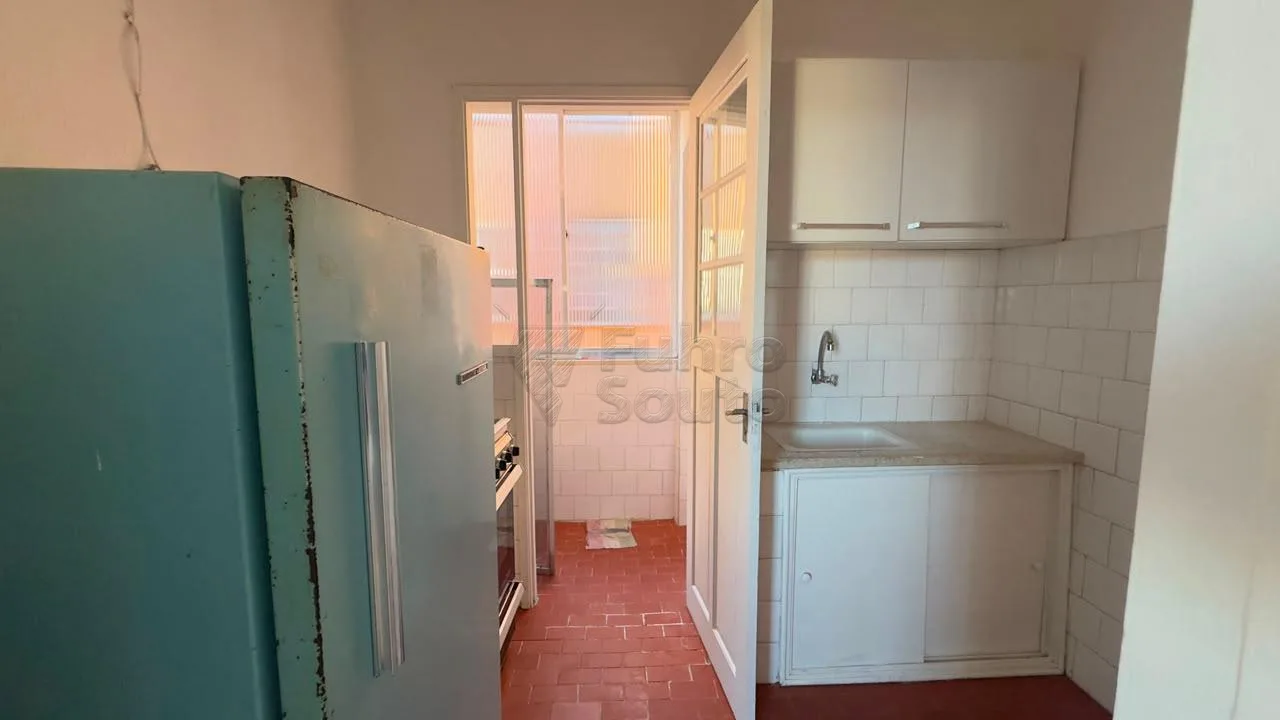 Comprar Apartamento / Padr&atilde;o em Pelotas R$ 180.000,00 - Foto 5