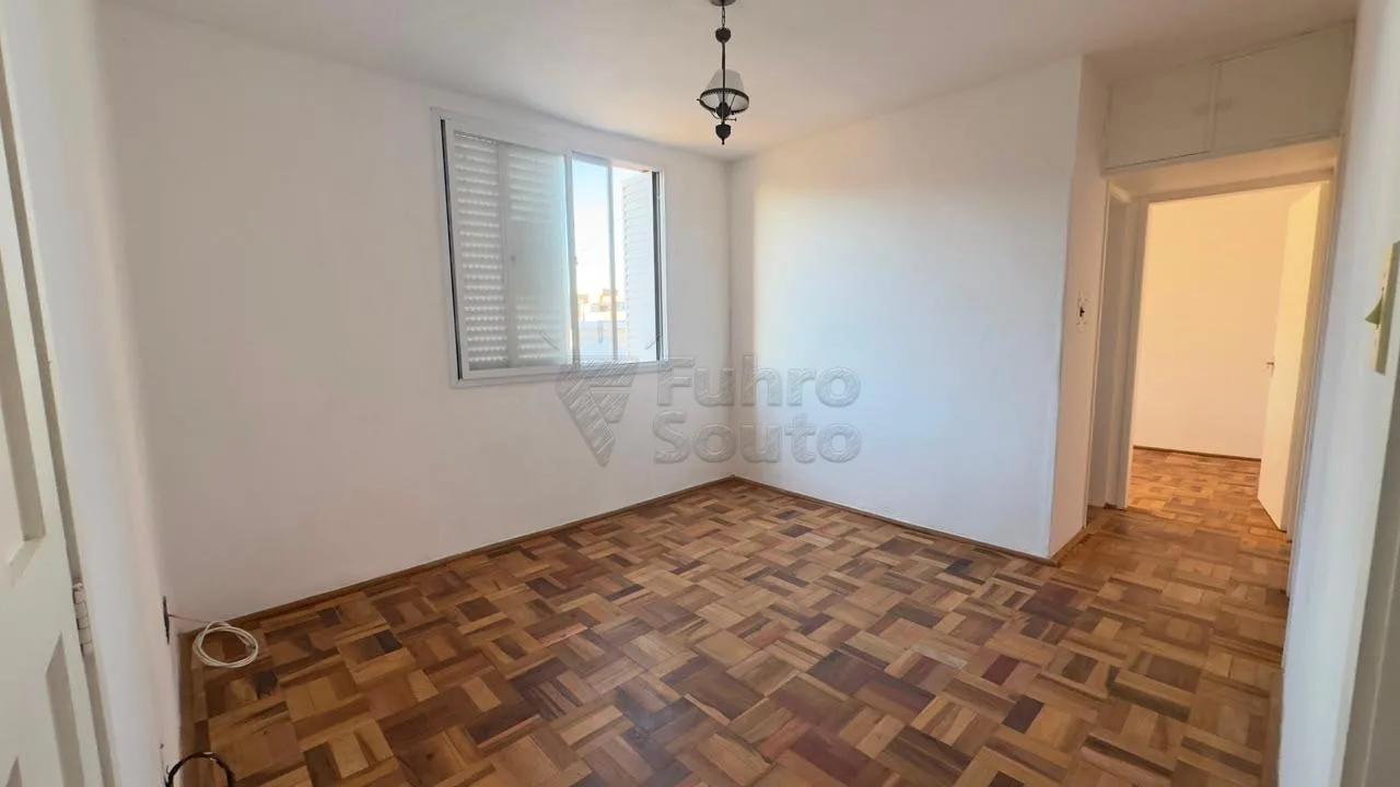 Comprar Apartamento / Padr&atilde;o em Pelotas R$ 180.000,00 - Foto 1