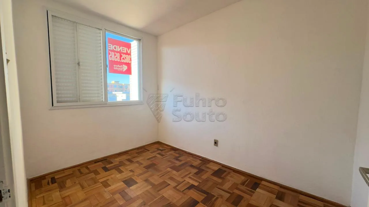 Comprar Apartamento / Padr&atilde;o em Pelotas R$ 180.000,00 - Foto 4