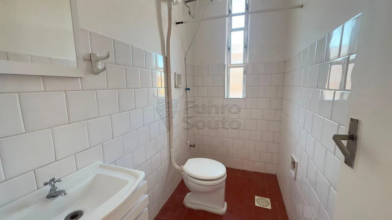 Comprar Apartamento / Padr&atilde;o em Pelotas R$ 180.000,00 - Foto 6