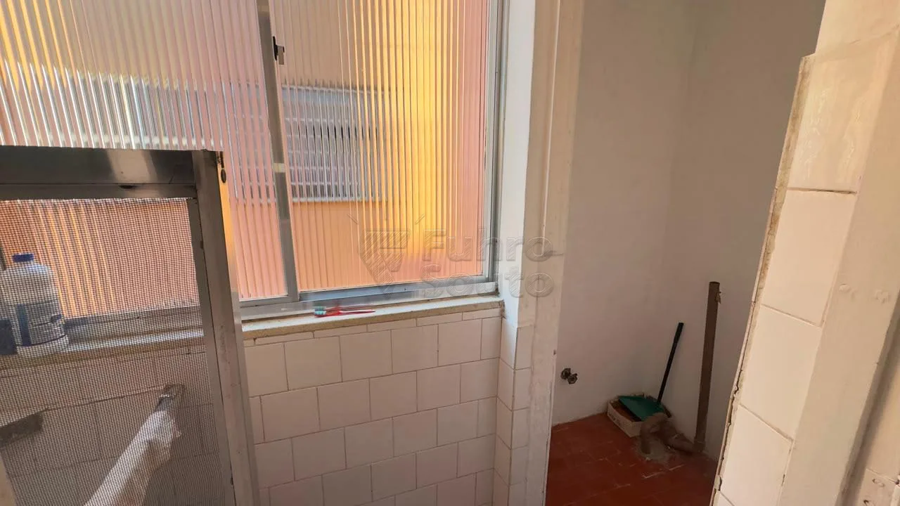 Comprar Apartamento / Padr&atilde;o em Pelotas R$ 180.000,00 - Foto 7