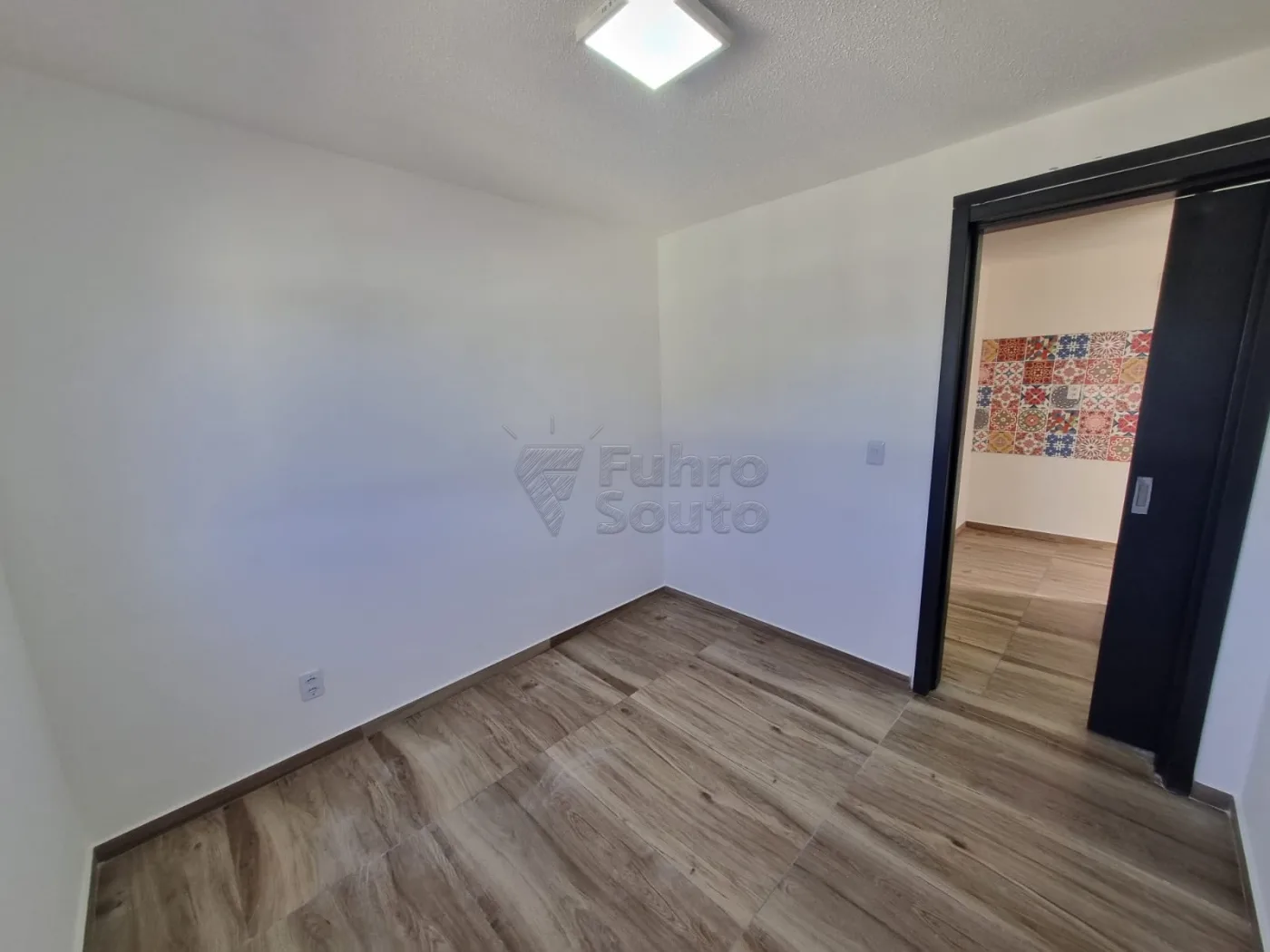 Comprar Apartamento / Padr&atilde;o em Pelotas R$ 170.000,00 - Foto 6
