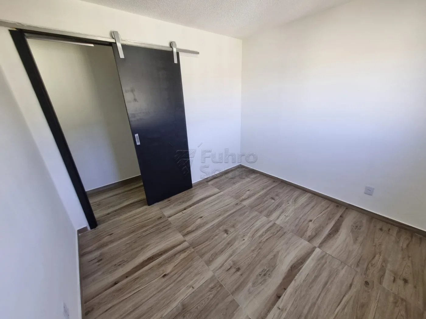 Comprar Apartamento / Padr&atilde;o em Pelotas R$ 170.000,00 - Foto 12