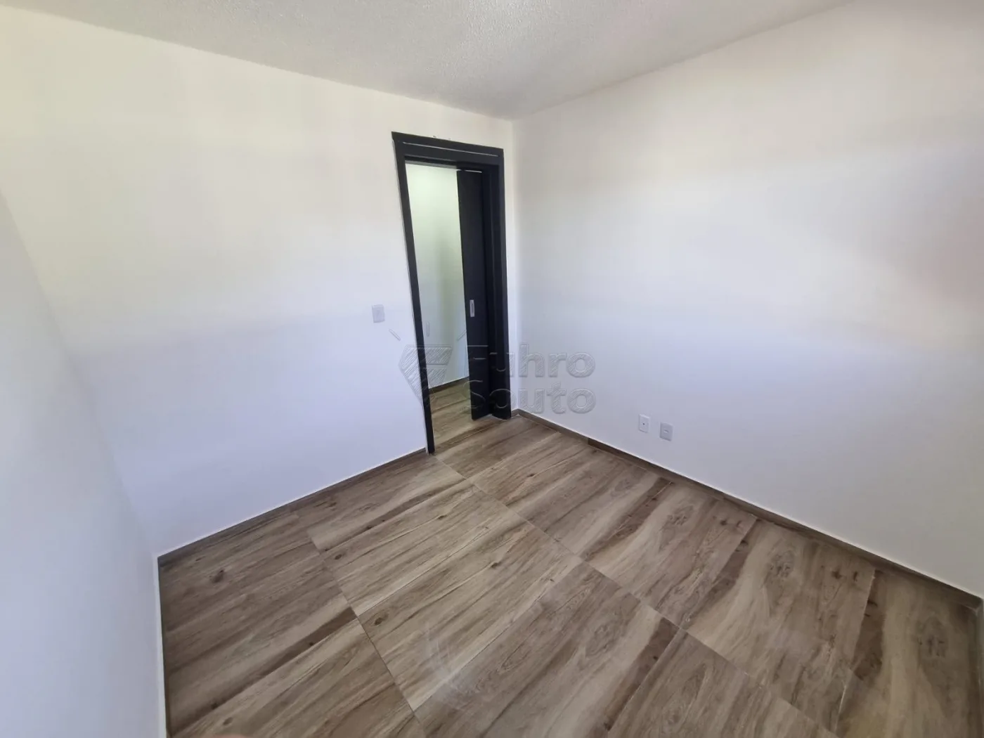 Comprar Apartamento / Padr&atilde;o em Pelotas R$ 170.000,00 - Foto 14
