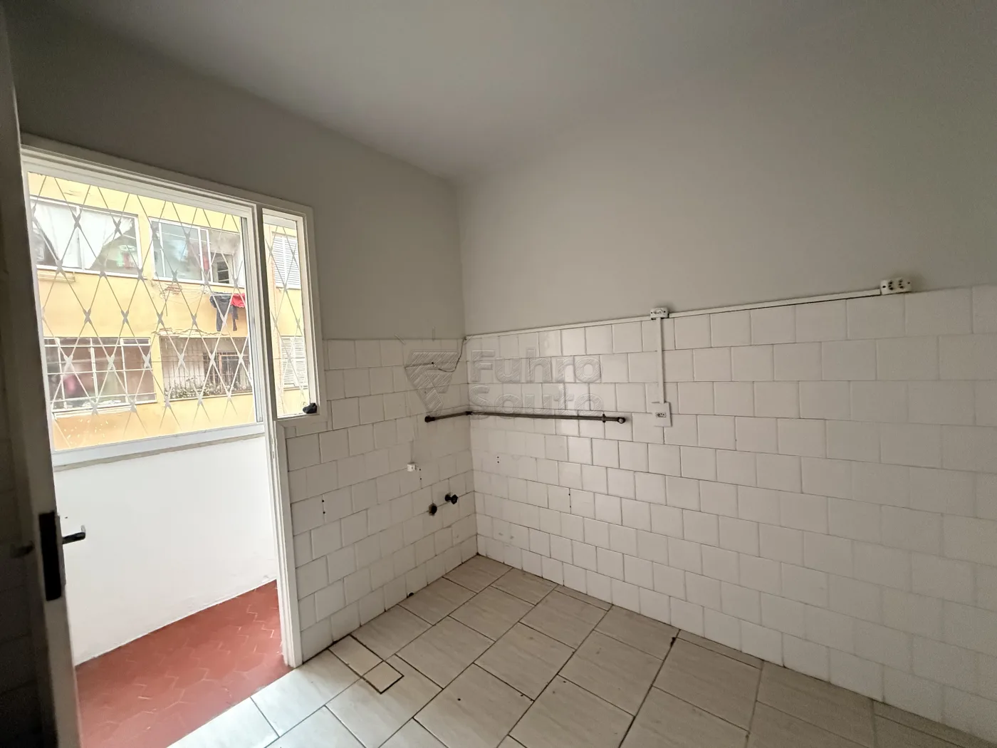 Comprar Apartamento / Padr&atilde;o em Pelotas R$ 185.000,00 - Foto 1