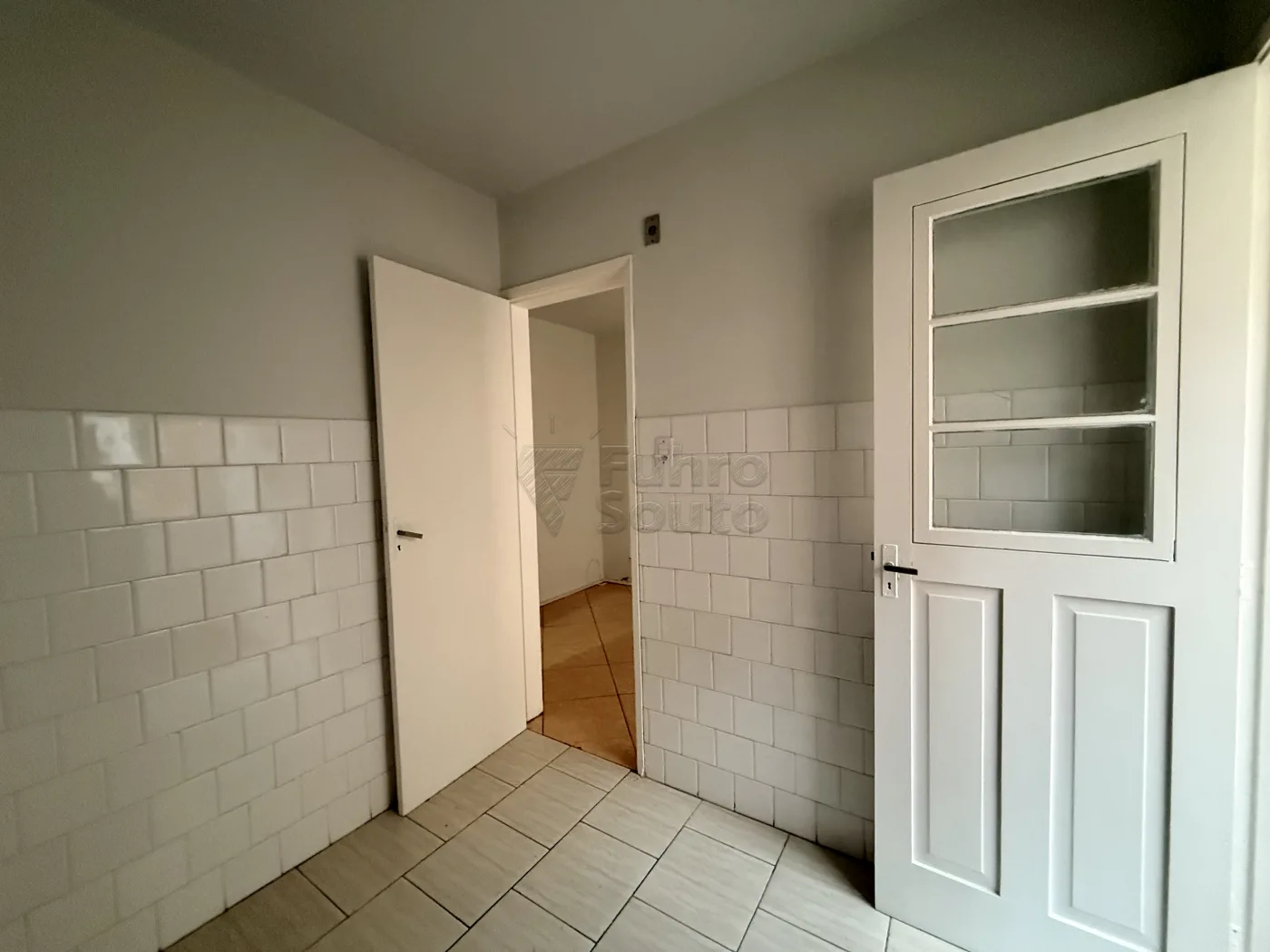 Comprar Apartamento / Padr&atilde;o em Pelotas R$ 185.000,00 - Foto 2