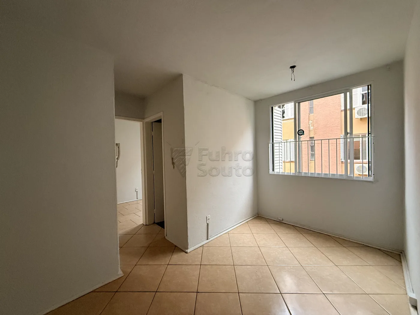 Comprar Apartamento / Padr&atilde;o em Pelotas R$ 185.000,00 - Foto 4