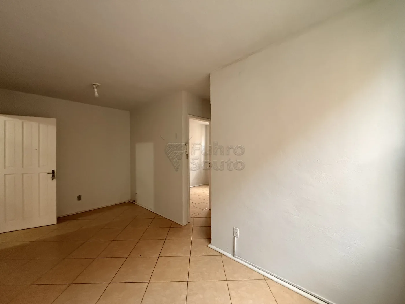 Comprar Apartamento / Padr&atilde;o em Pelotas R$ 185.000,00 - Foto 5