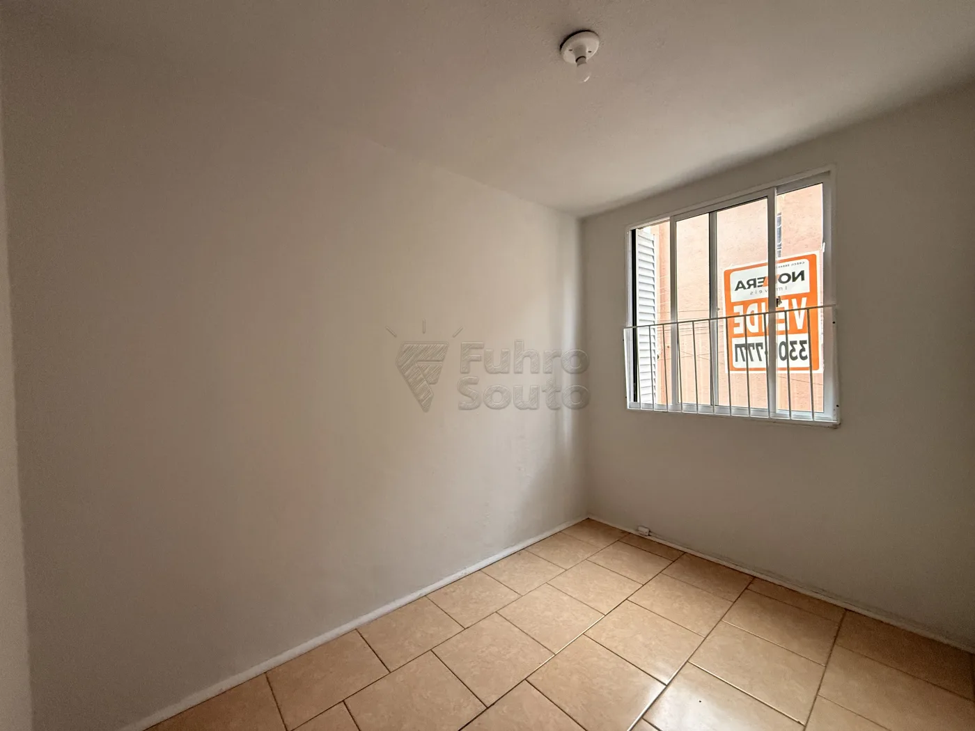 Comprar Apartamento / Padr&atilde;o em Pelotas R$ 185.000,00 - Foto 6
