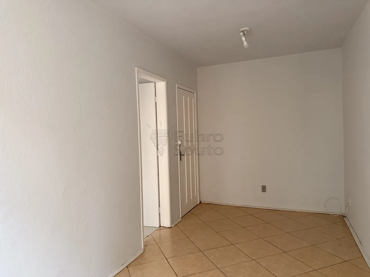 Comprar Apartamento / Padr&atilde;o em Pelotas R$ 185.000,00 - Foto 8